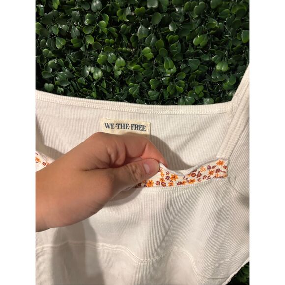 Free People We The Free Secrets Tee Tank Sz Large NWOT Cream Floral Cropped - Picture 3 of 5